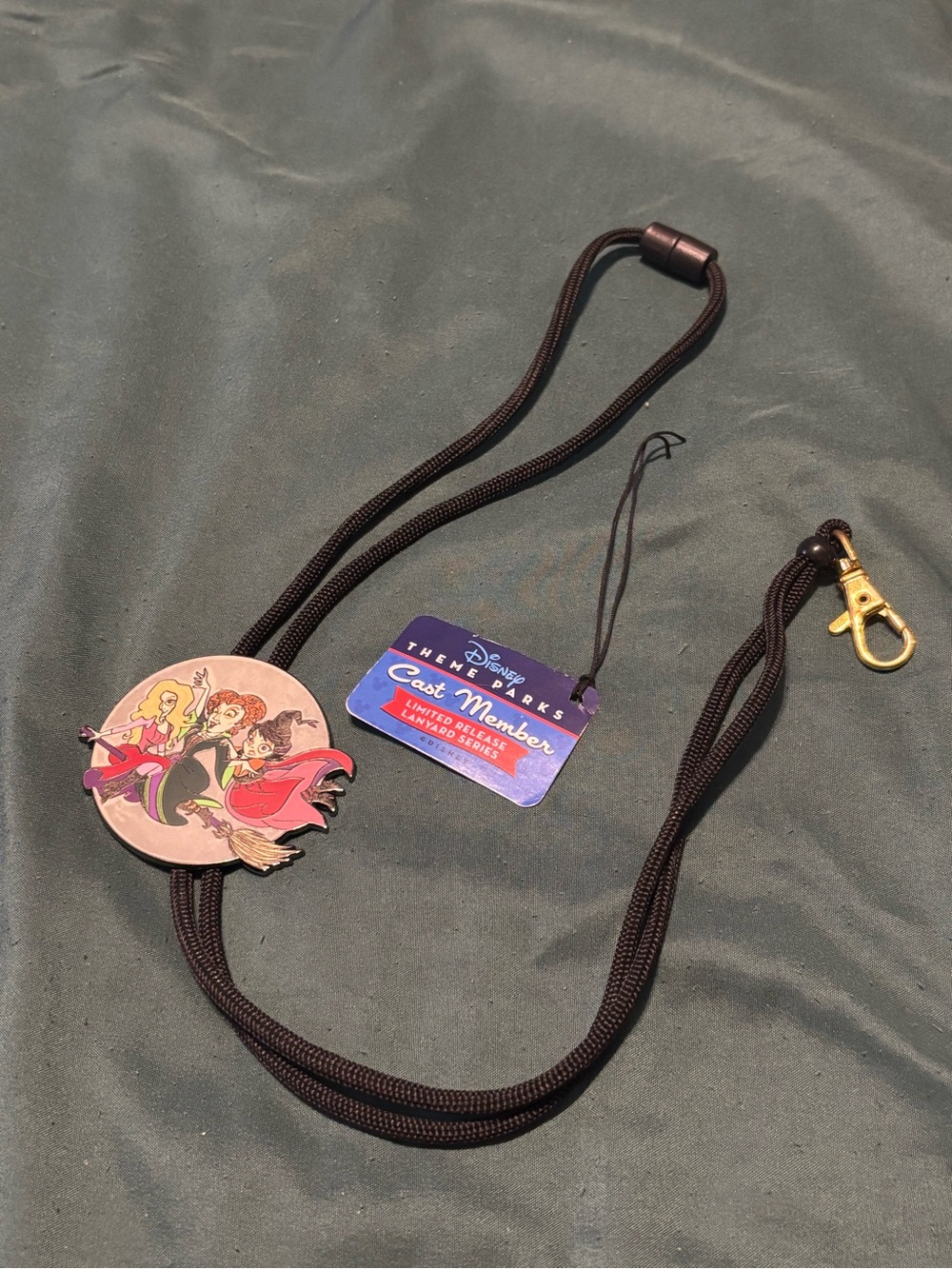 Disney Parks Hocus Pocus Cast Member Exclusive BOLO Lanyard - Glows In The Dark!